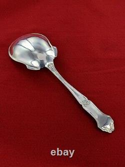 International Silver Co 1909 LaRochelle Sterling Silver 9 Berry Spoon 112273A