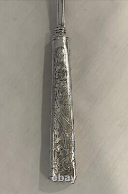 Fourchette à viande en argent massif avec manche floral gravé, 73,5 grammes