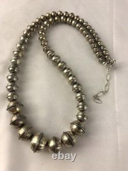 Hand Stamped Bench Navajo Pearls Graduated Sterling Silver Bead Collier 18 335