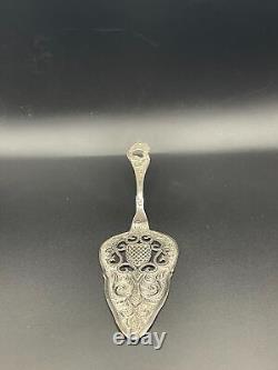 Serveur à gâteau en argent sterling antique (floral et décor en volutes) 54,8g